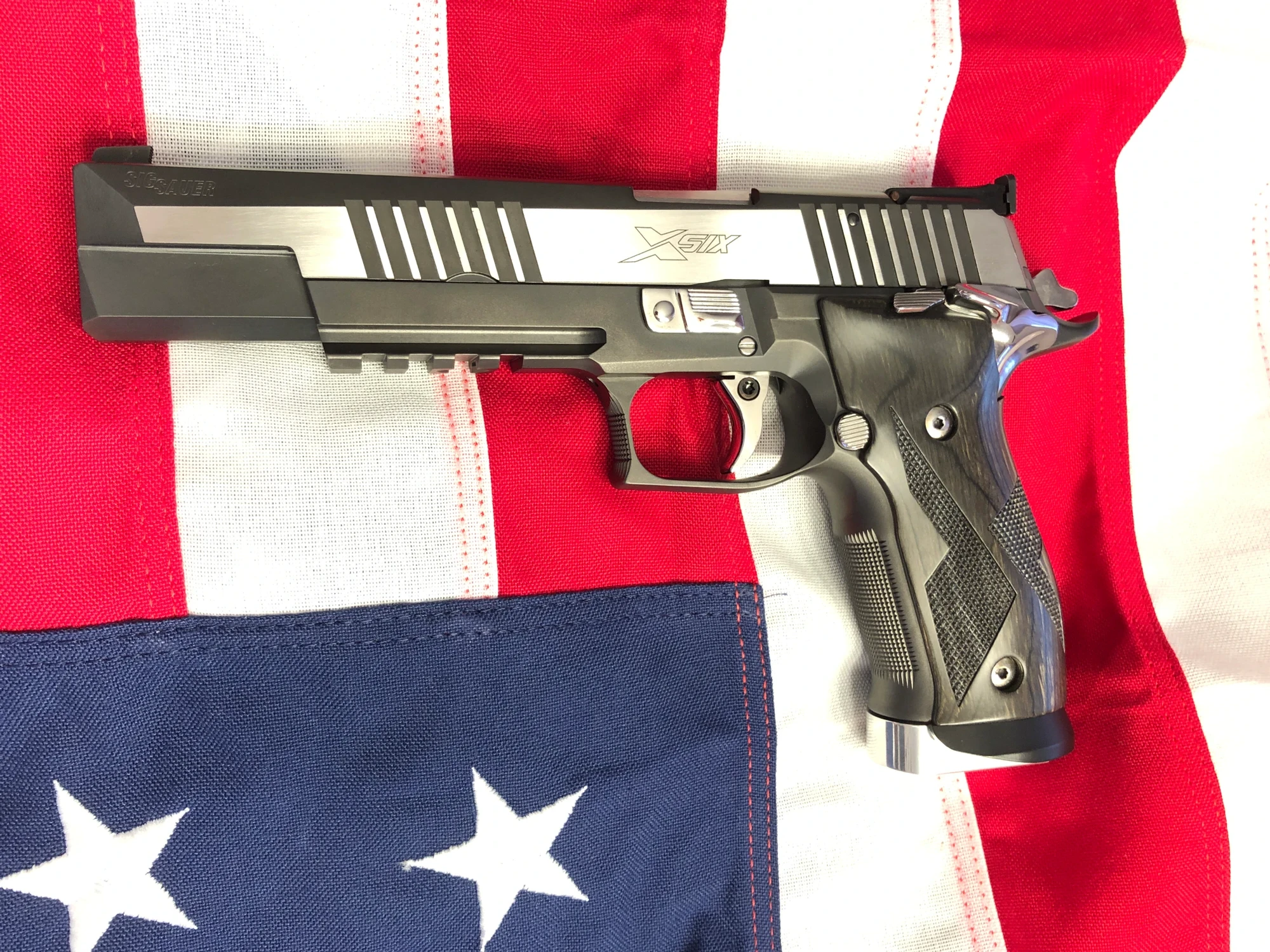 X-SIX MASTERSHOP Black & White — Image 1